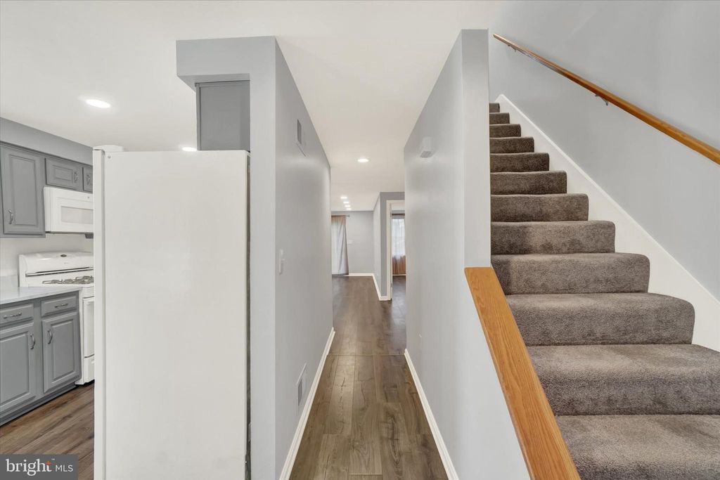 Photo of 602 Kensington Court #602, YORK, PA 17401 (MLS # PAYK2093506)