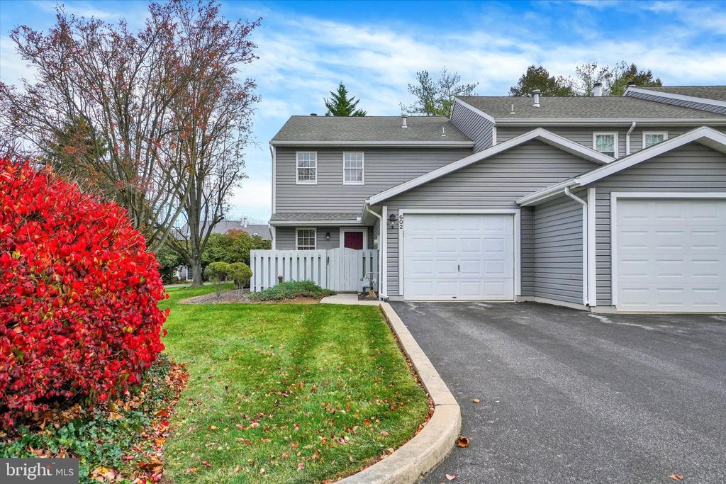 Photo of 602 Kensington Court #602, YORK, PA 17401 (MLS # PAYK2093506)