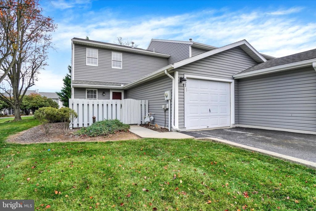 Photo of 602 Kensington Court #602, YORK, PA 17401 (MLS # PAYK2093506)