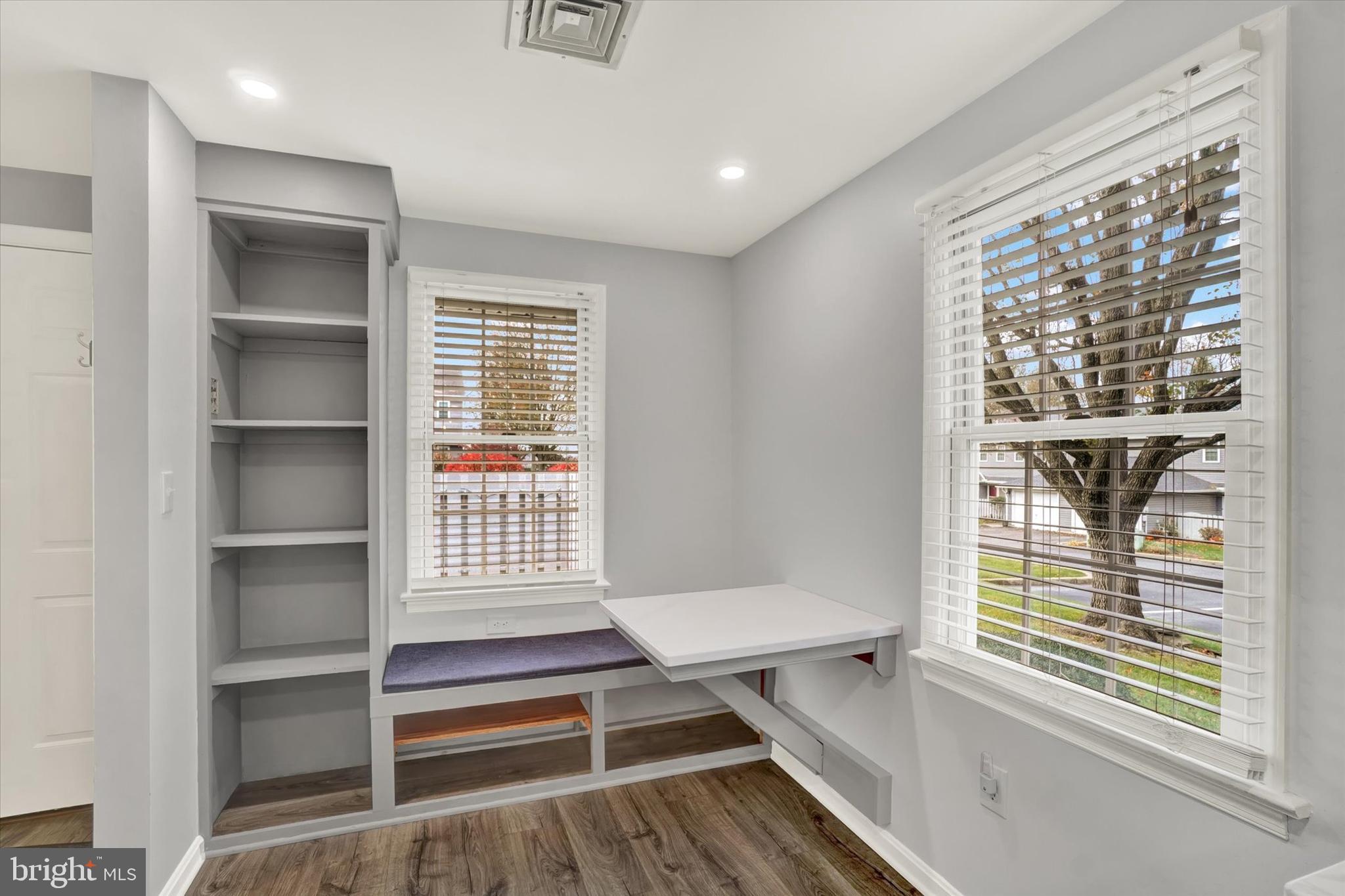 602 KENSINGTON COURT 602