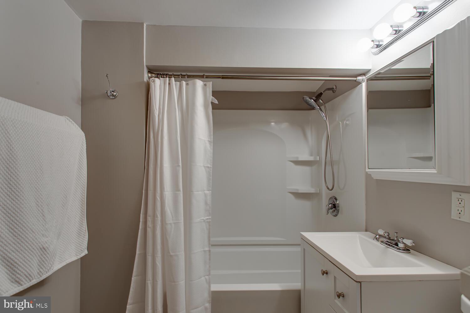 GUNSTON HEIGHTS - Residential