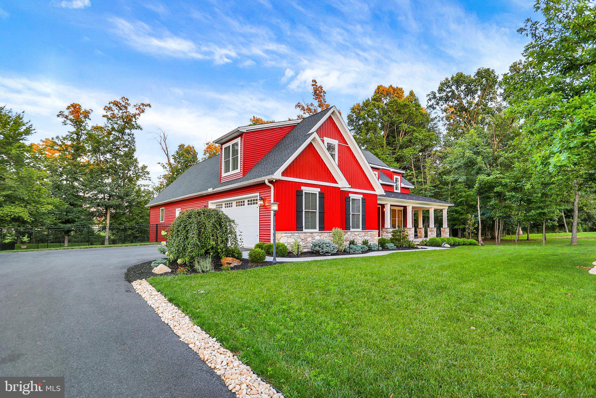3 RED OAK LANE