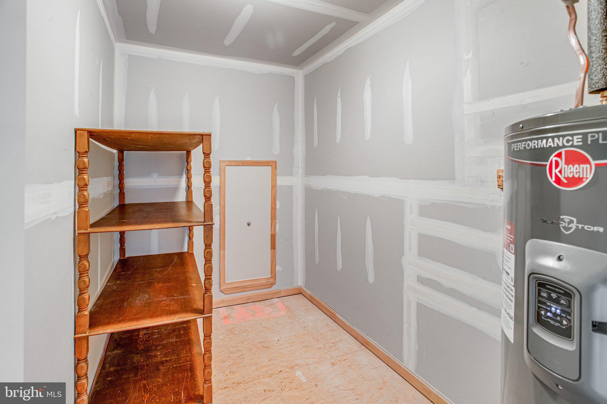 FOUR SEASONS IN HISTORIC VIRGINIA - Residential