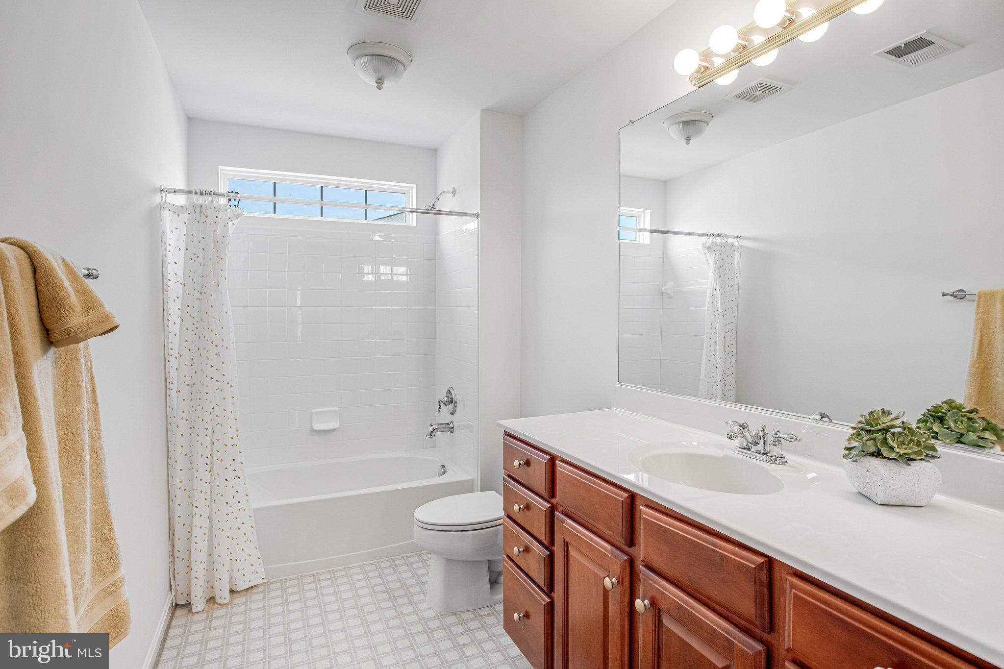 FOUR SEASONS IN HISTORIC VIRGINIA - Residential