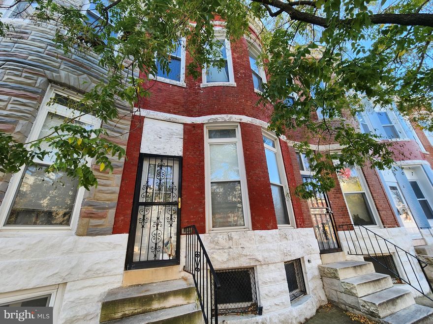 ONLINE AUCTION: Bidding begins 11/13/2023 @ 10:00 AM. Bidding ends 11/15/2023 @ 7:10 PM. List Price is Suggested Opening Bid. Deposit: $5,000. 2 Story Townhouse located in the Penrose/Fayette Street Outreach area. BLOCKS to Grace Medical Center. JUST MINUTES to Westside Shopping Center. Easy access to major traffic artery S Monroe St.