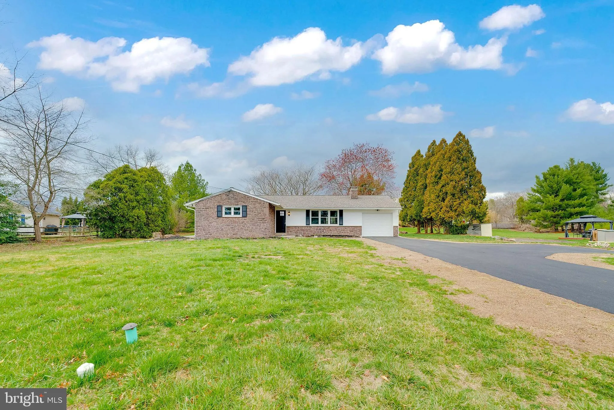 Harleysville, Pennsylvania 19438, United States, 3 Bedrooms Bedrooms, ,2 BathroomsBathrooms,Residential,Pending,103109