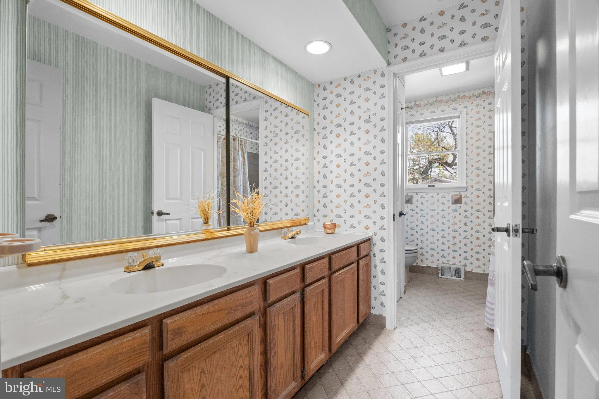 Yardley, Pennsylvania 19067, United States, 5 Bedrooms Bedrooms, ,3 BathroomsBathrooms,Residential,Contingent,86677