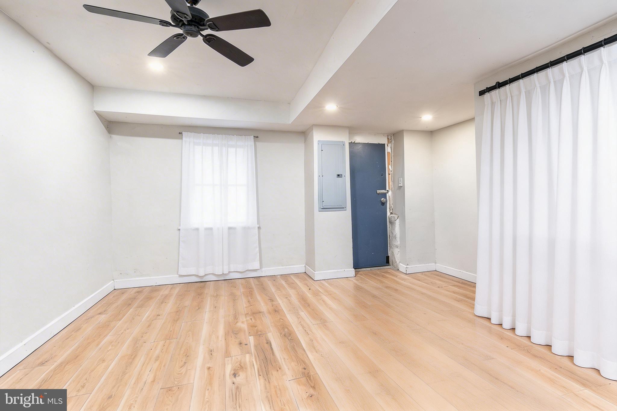 EAST FALLS - Residential