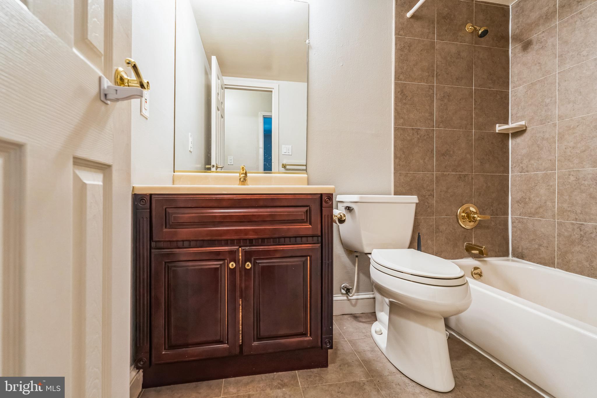 GYPSY LANE CONDOS - Residential