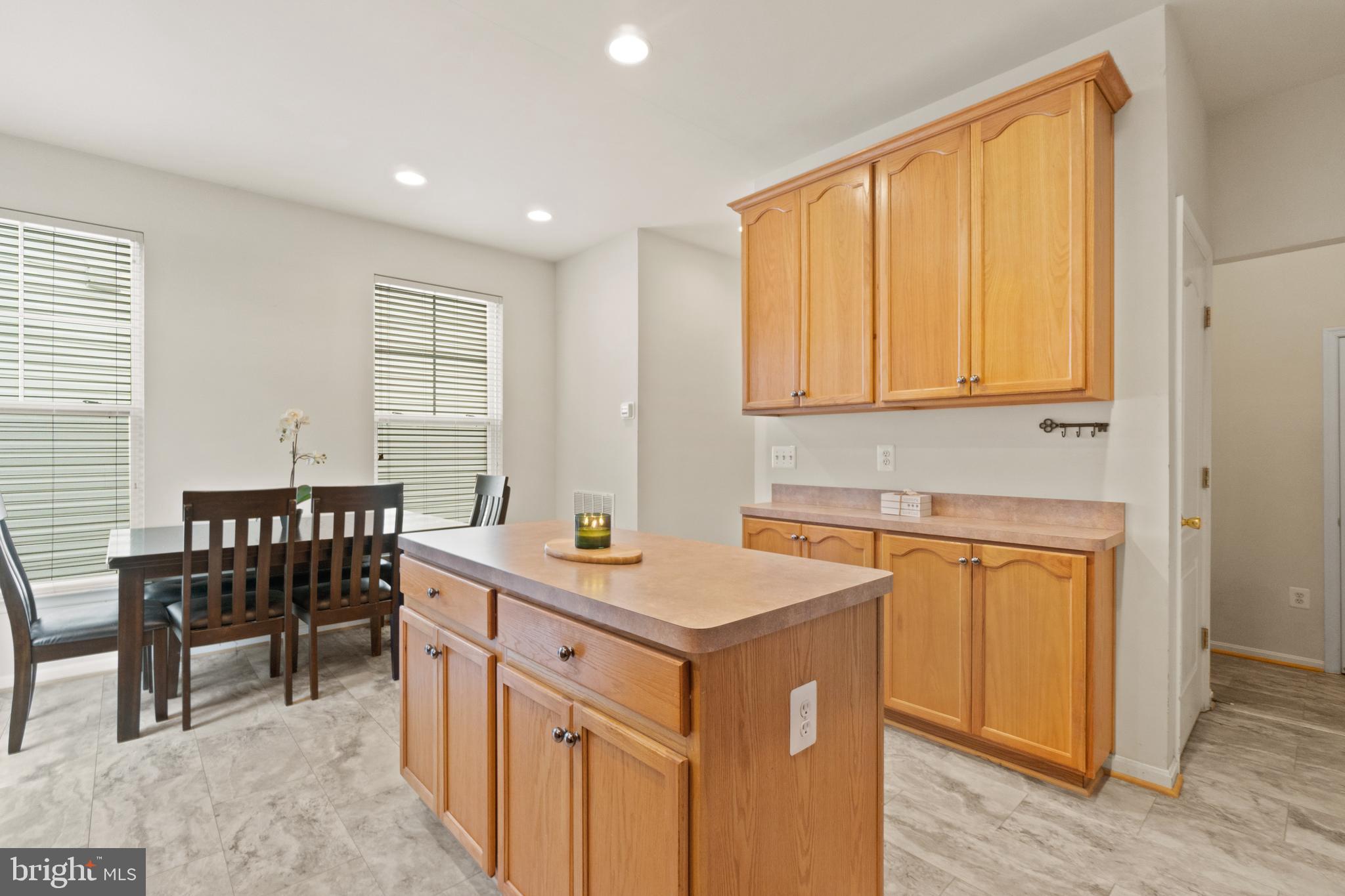 SEVEN OAKS - Residential