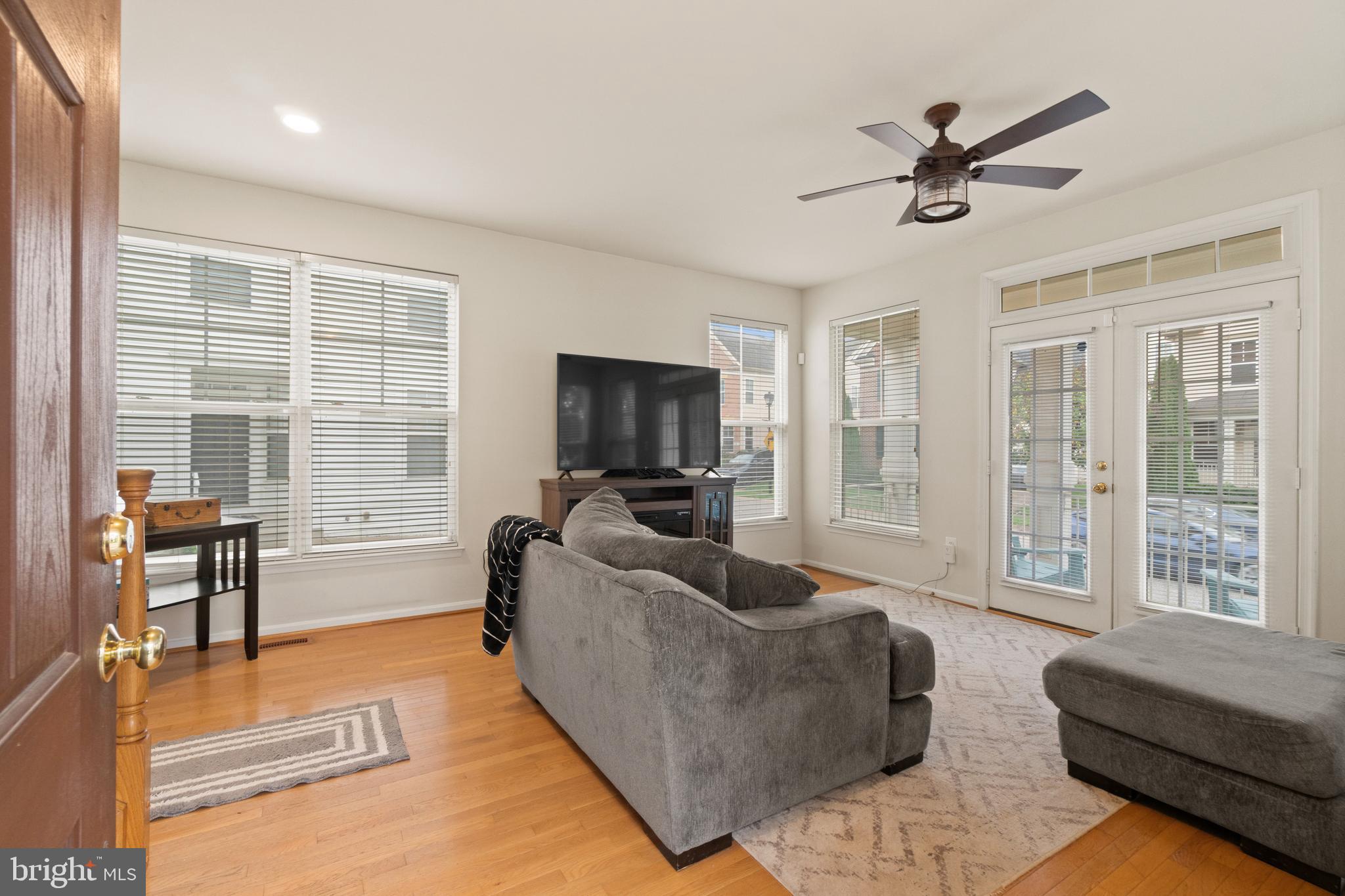 SEVEN OAKS - Residential