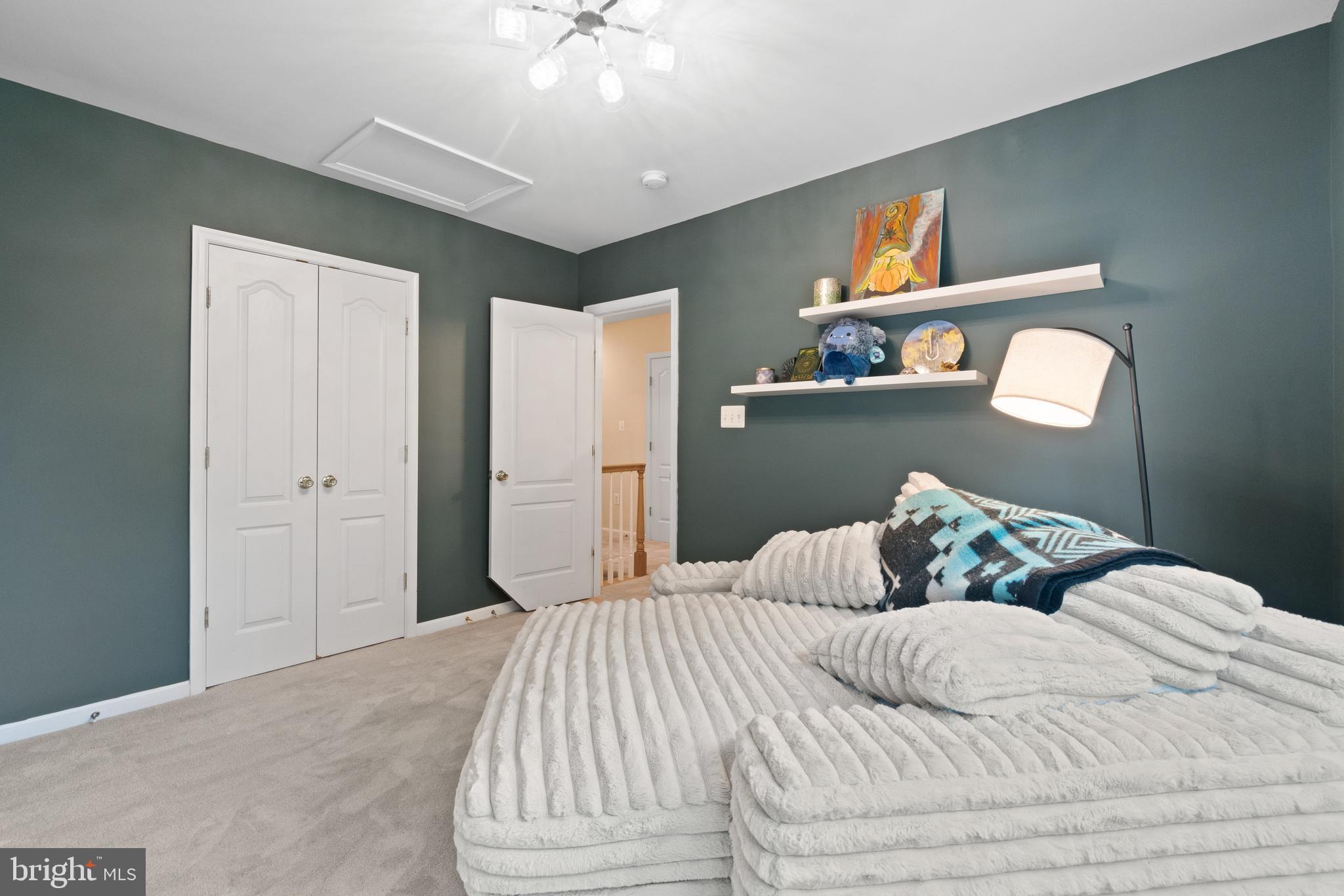 SEVEN OAKS - Residential