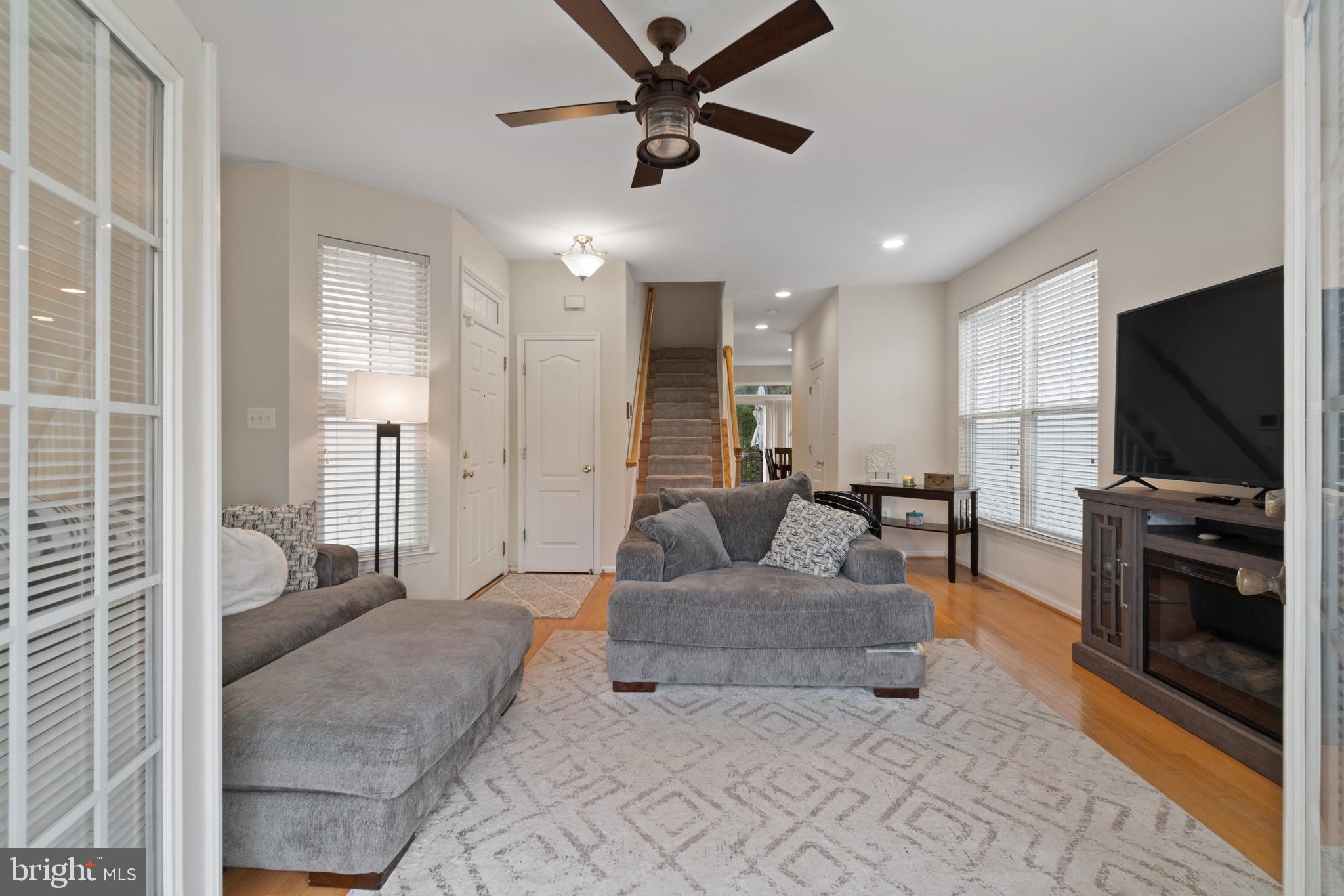 SEVEN OAKS - Residential