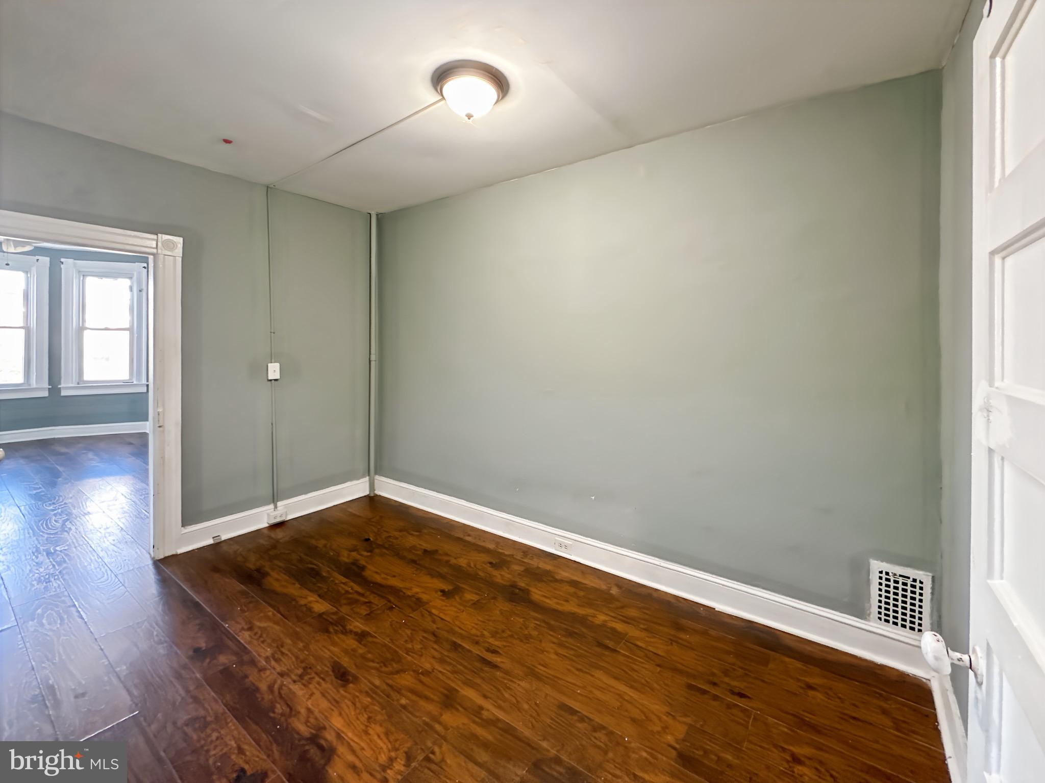 ELLWOOD PARK - Residential