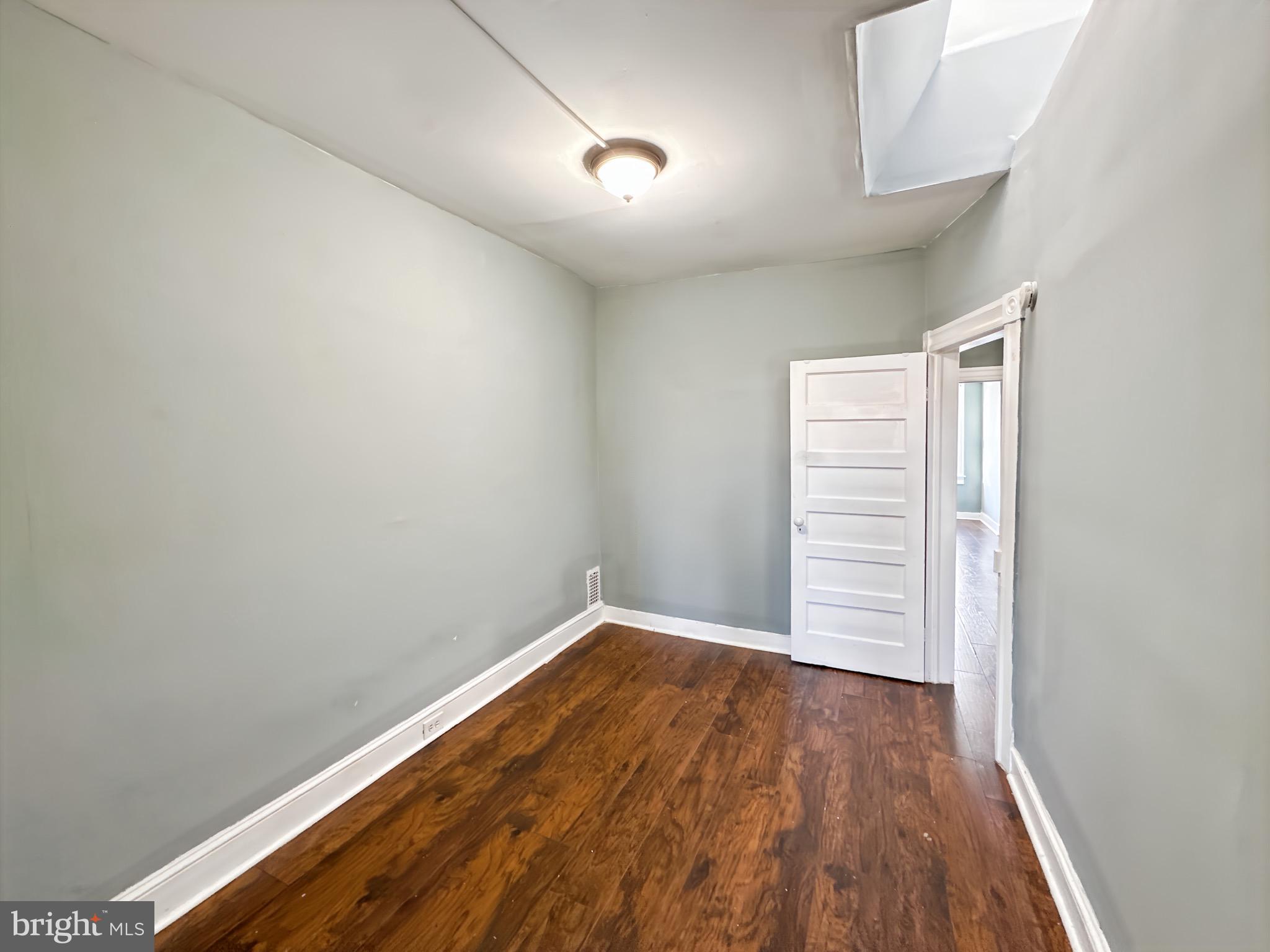 ELLWOOD PARK - Residential