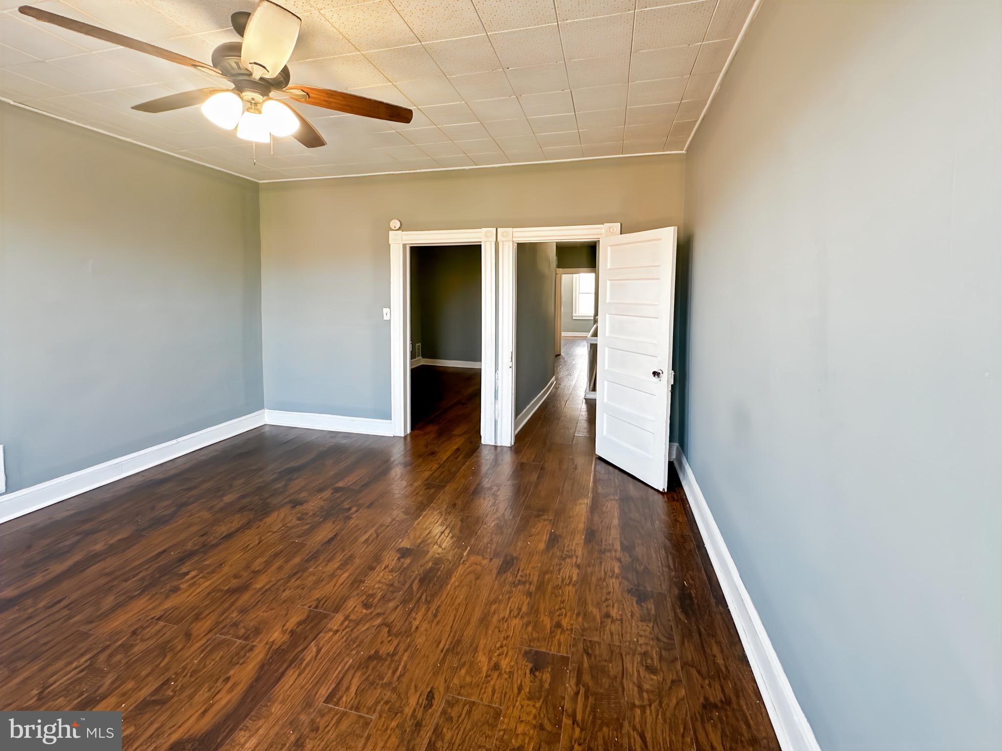 ELLWOOD PARK - Residential