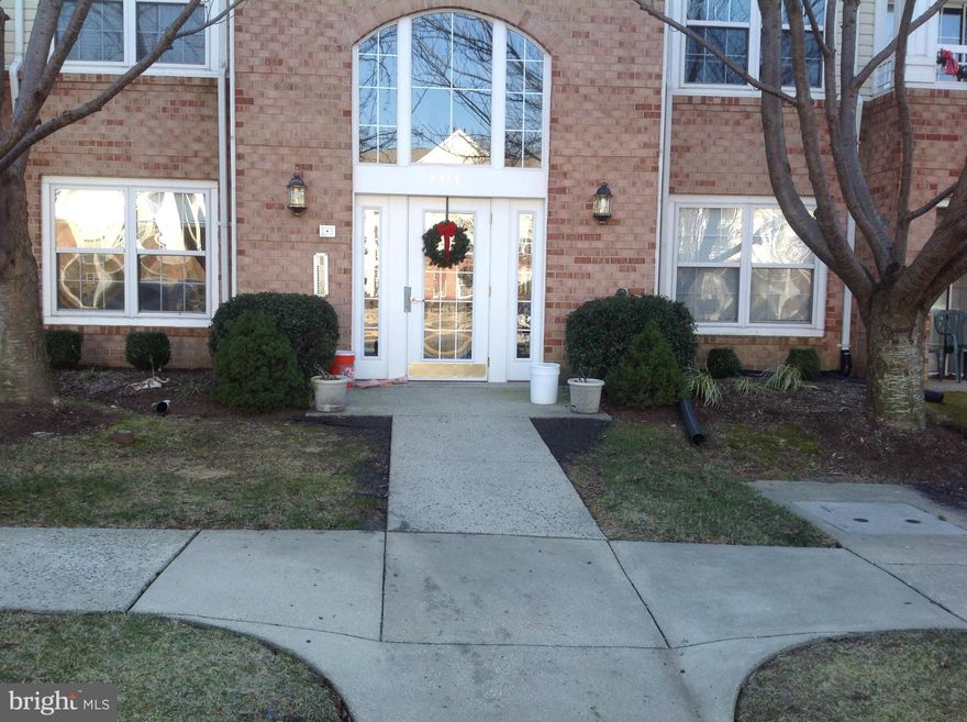 2BR 2 Bath condo near Safeway in Bel Air. Desirable ground floor unit. Large eat in kitchen with full pantry. Walk in closet in MBR. Plenty of storage space with a storage closet on patio. Lots of natural light. Very nice community: pets welcome. Community pool and fitness center included. Brand new carpet and paint!