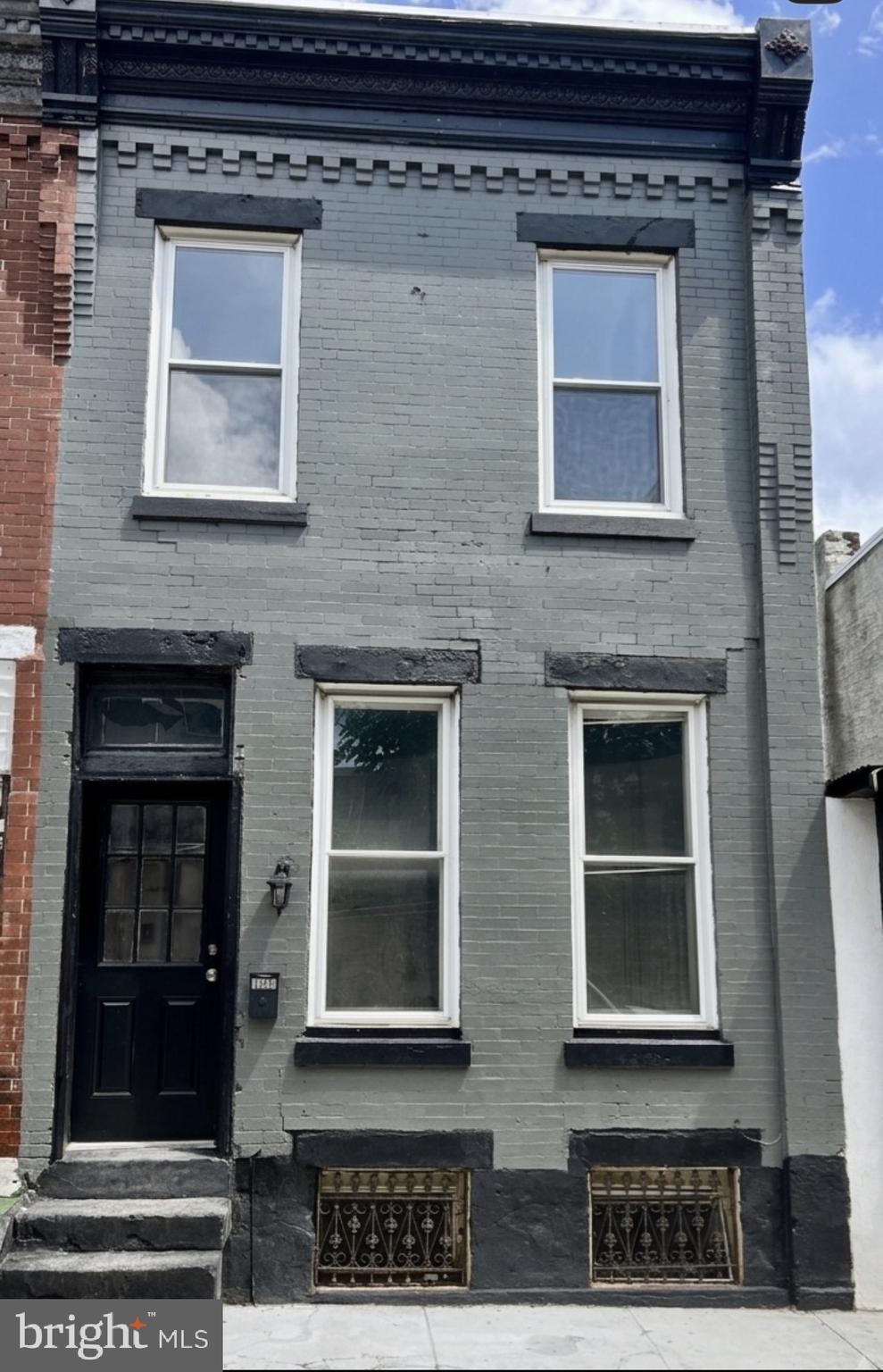 3137 N DARIEN STREET