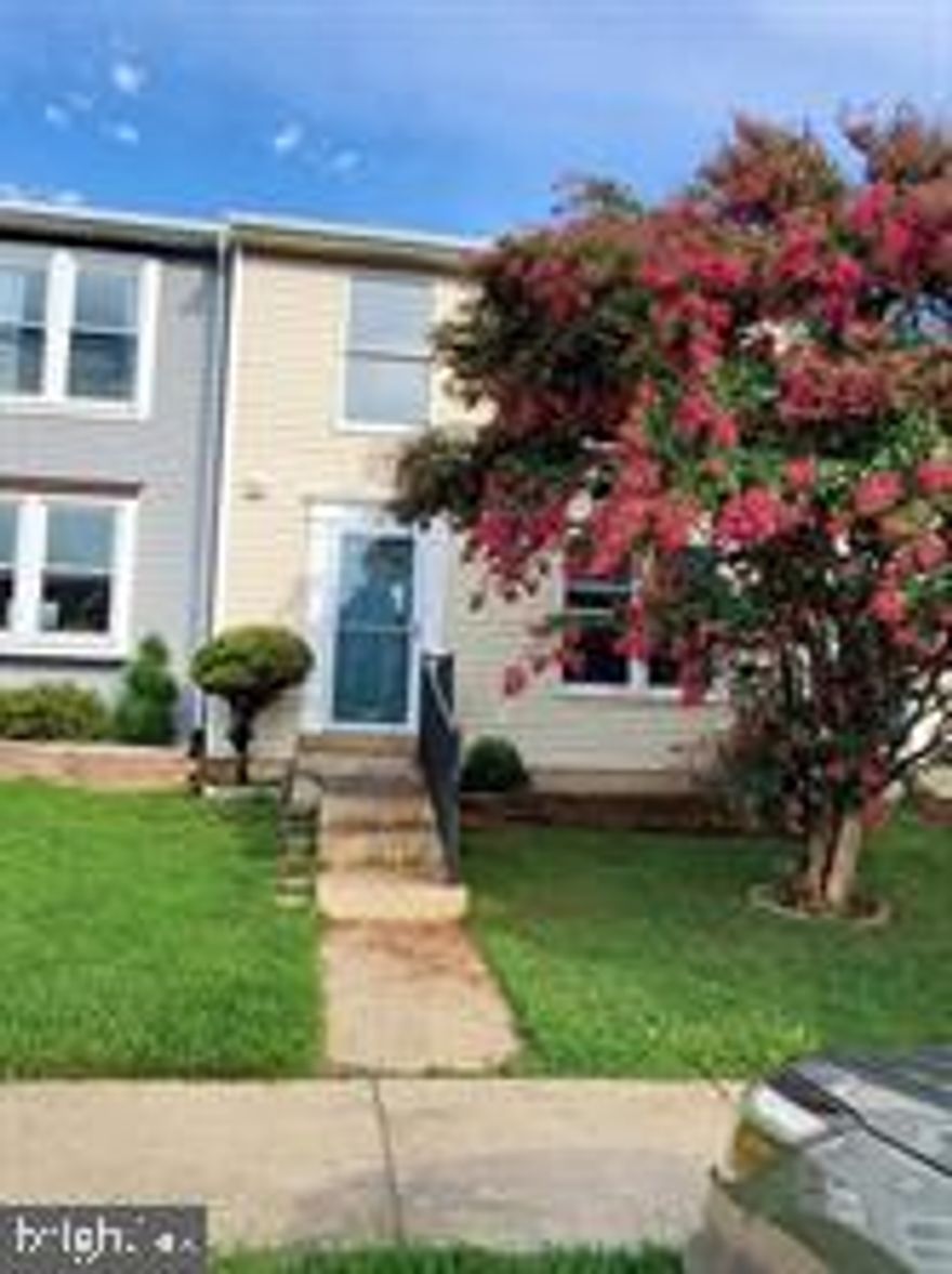 GORGEOUS 3 LEVEL TOWNHOME TUCKED INTO QUIET NEIGHBORHOOD. NEUTRAL CARPET & FRESH PAINT. BEAUTIFUL BRIGHT KITCHEN w/ STAINLESS STEEL APPS. FULLY FINISHED WALKOUT BASEMENT LEADS TO PATIO W/LARGE FENCED REAR YARD * CLOSE TO VRE, GEORGE MASON UNV, SHOPPING, DINING & ENTERTAINMENT* HOA INC. LAWN MAINTENANCE, "3 PARKING LOT" ' CLOSEST TRAIN STATION'