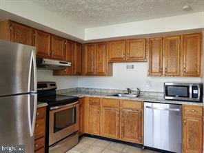 WHITFIELD GREEN - Residential Lease