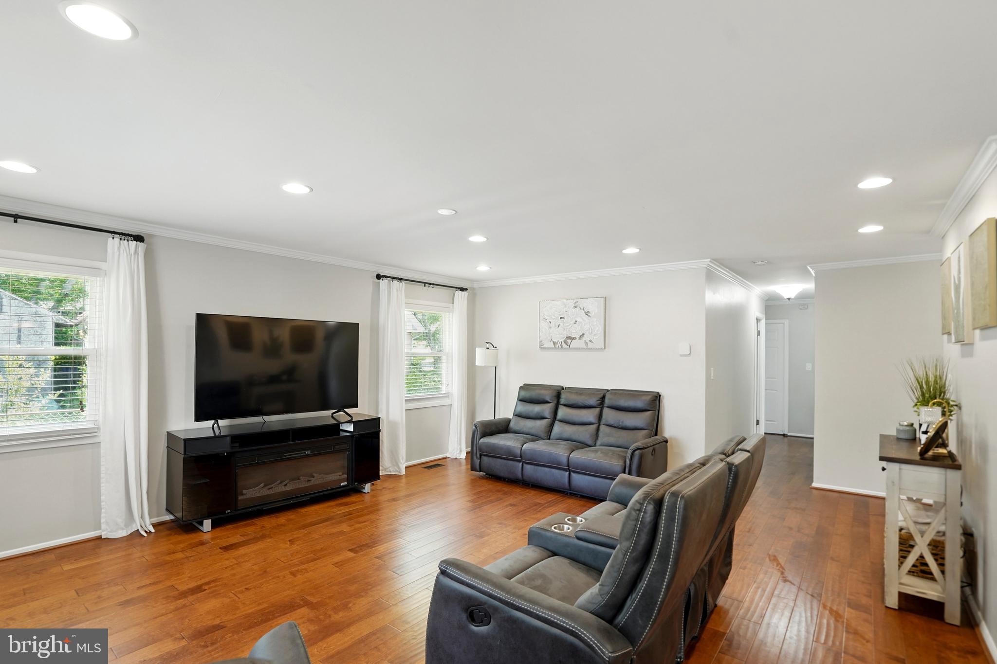 2512 KITMORE LANE