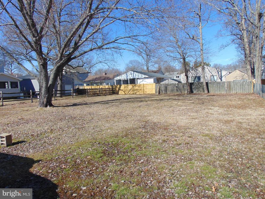 Don't miss this beautiful flat lot half a block to the water and two blocks from the community marina and club house. Could very easily have Bay views with a two story house. Plenty of room to make a large family home and still have a good size yard. Cedarhurst has lots to offer. Community marina, Play ground, community house that can only be rented by Cedarhurst resident. Public sewer is at the street and well should not be a problem to get. Bring your builder and dreams.