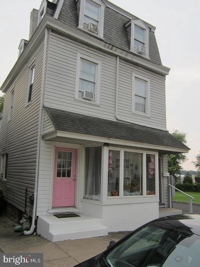 64 N YORK ROAD