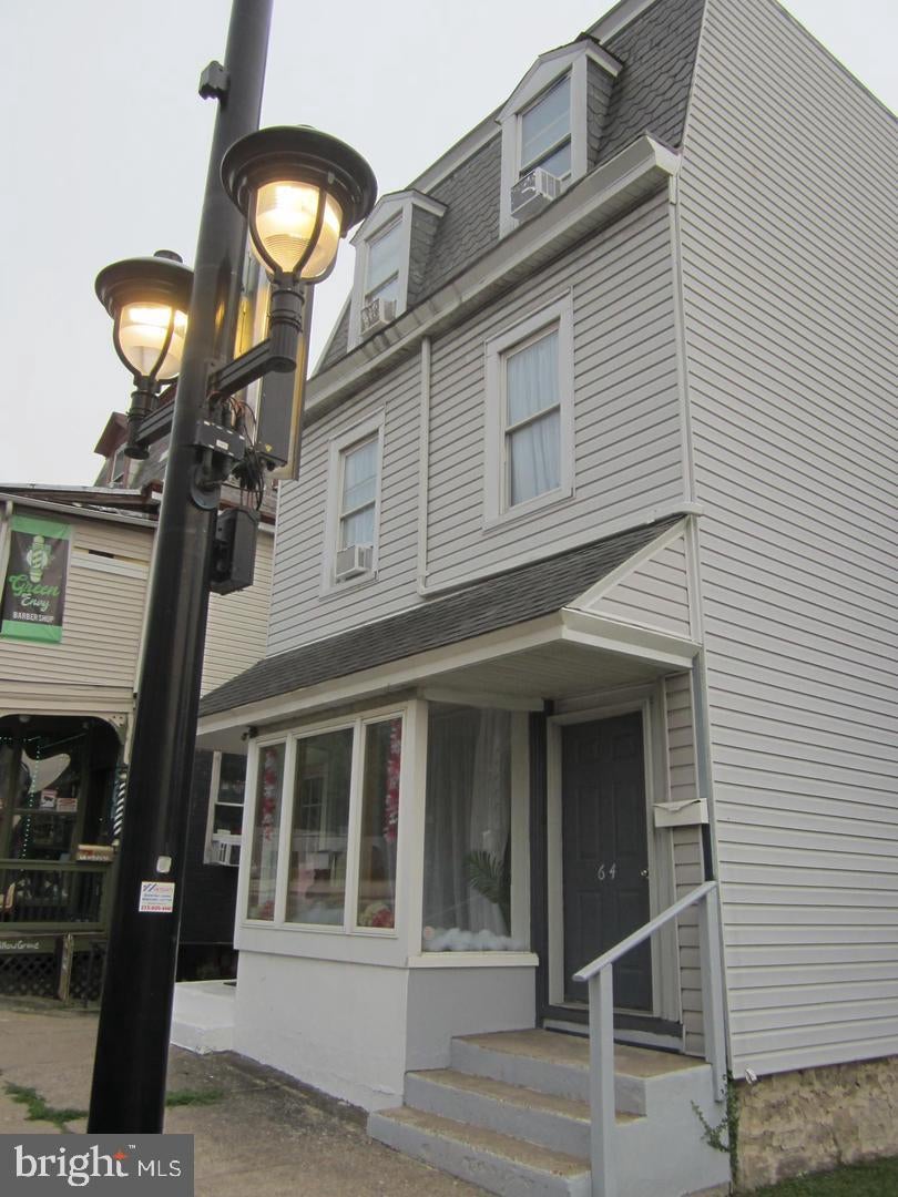 64 N YORK ROAD
