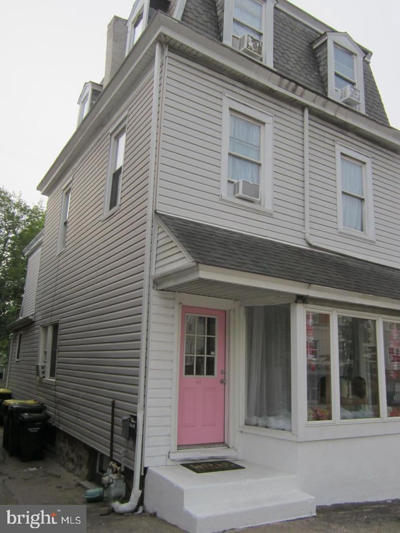64 N YORK ROAD