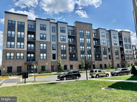 Photo of 21950 Garganey Ter #407, ASHBURN, VA 20147 (MLS # VALO2134394)