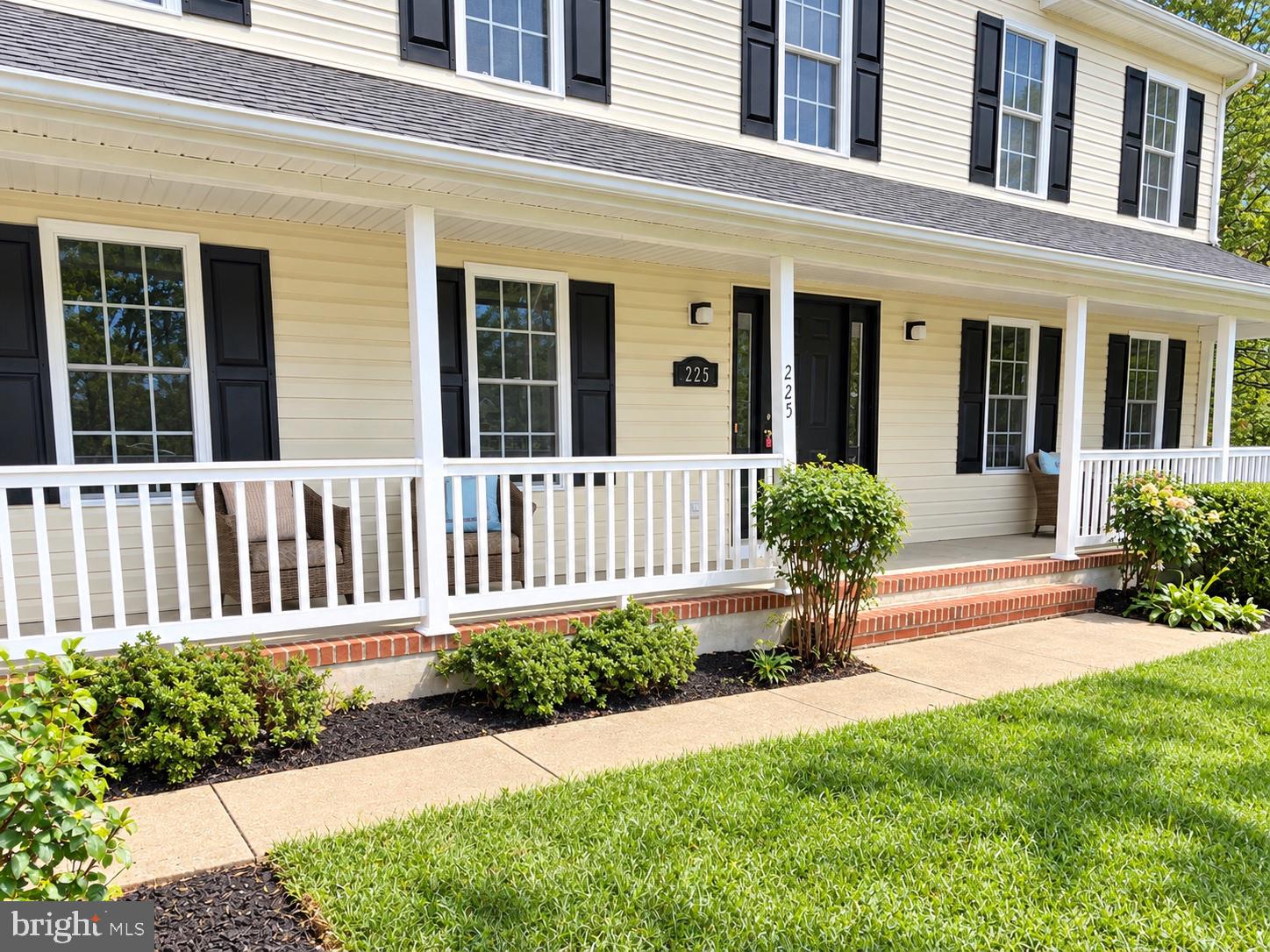 225 AUTUMN LANE