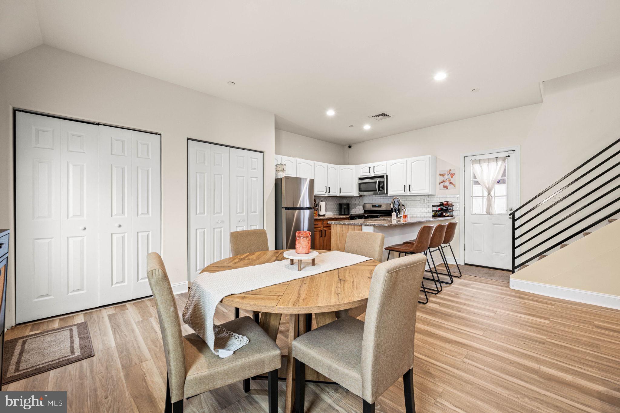 213 ROXBOROUGH AVENUE