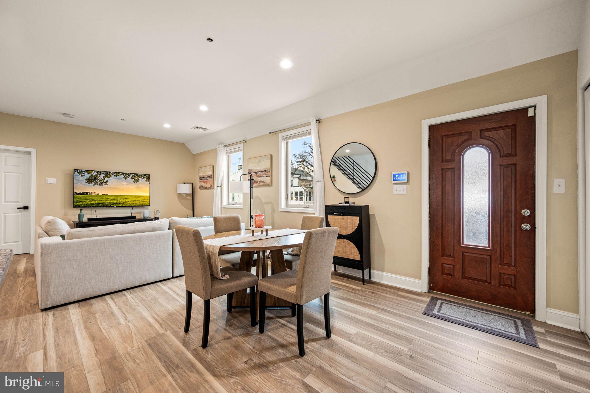 213 ROXBOROUGH AVENUE