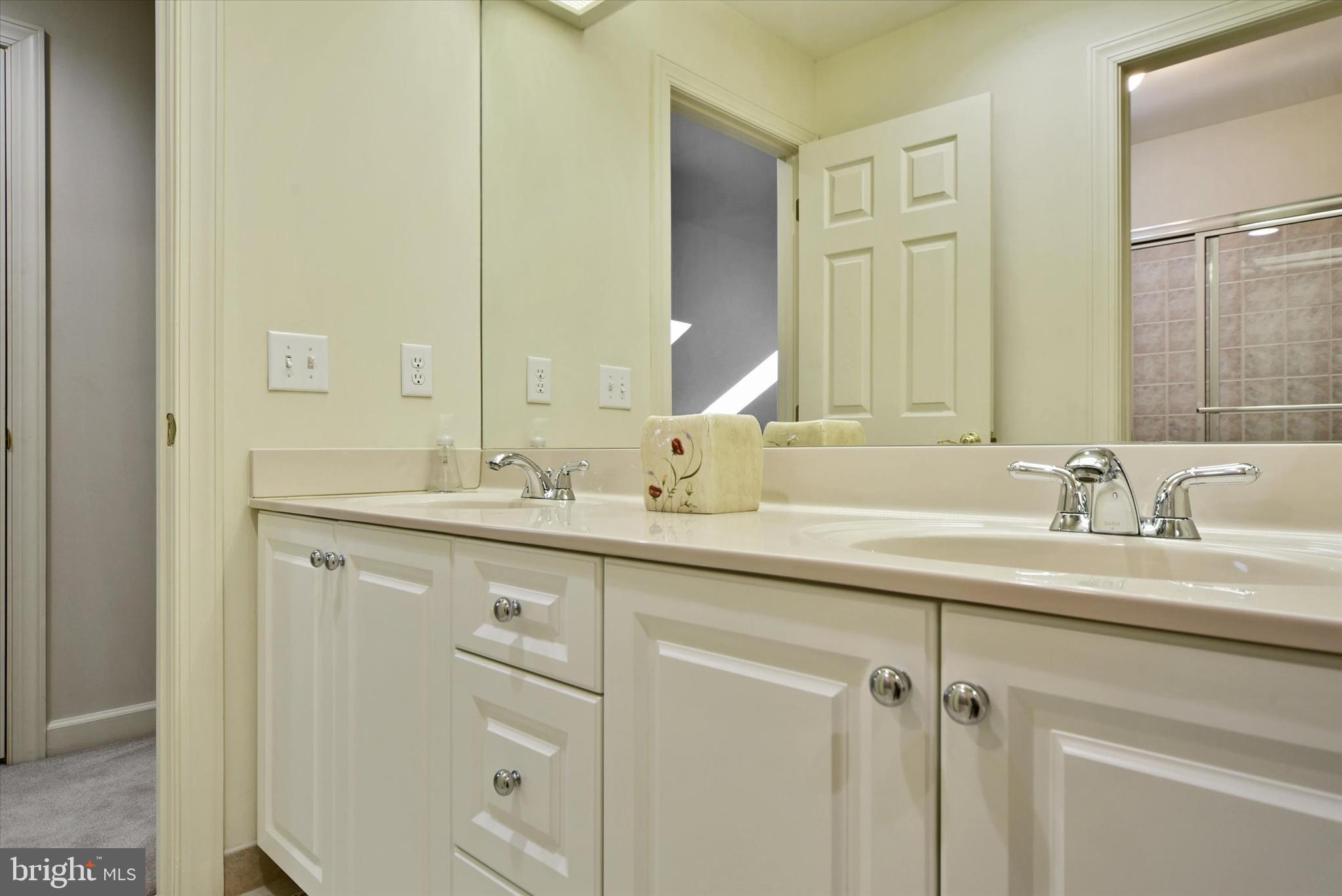 ENCLAVE - Residential