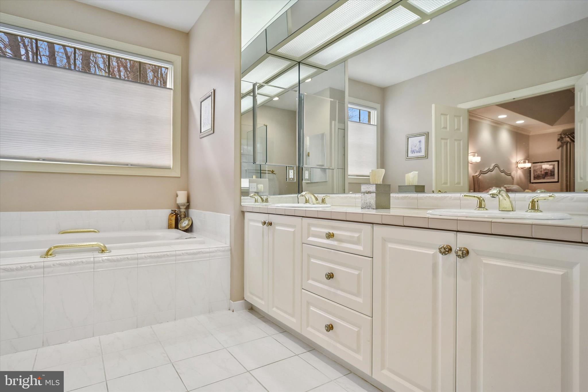 ENCLAVE - Residential