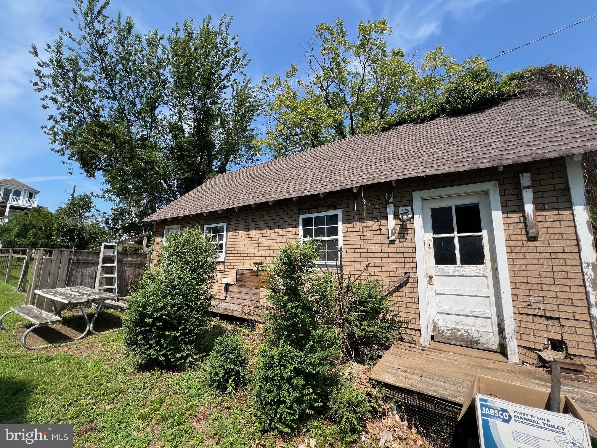 SOLOMONS ISLAND - Commercial Sale