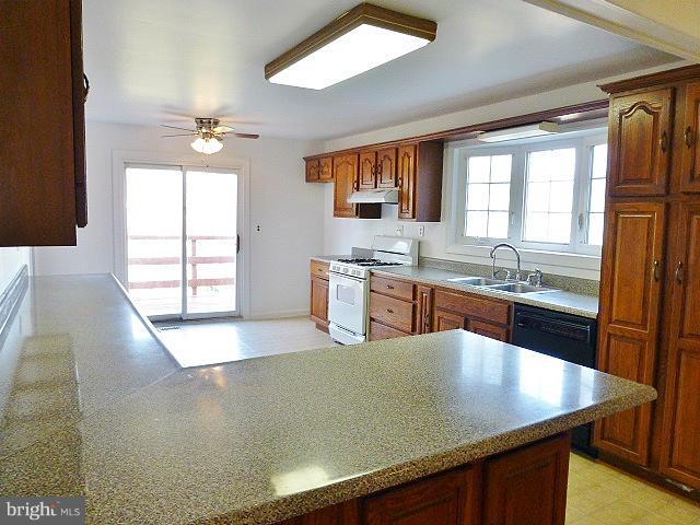 HALLMARK MANOR/WESTGATE - Residential