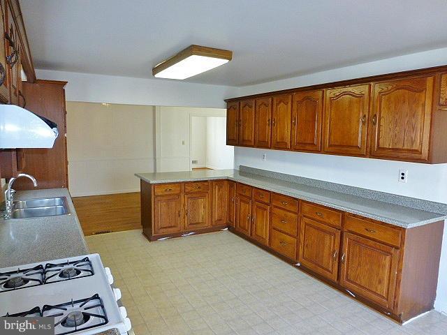 HALLMARK MANOR/WESTGATE - Residential