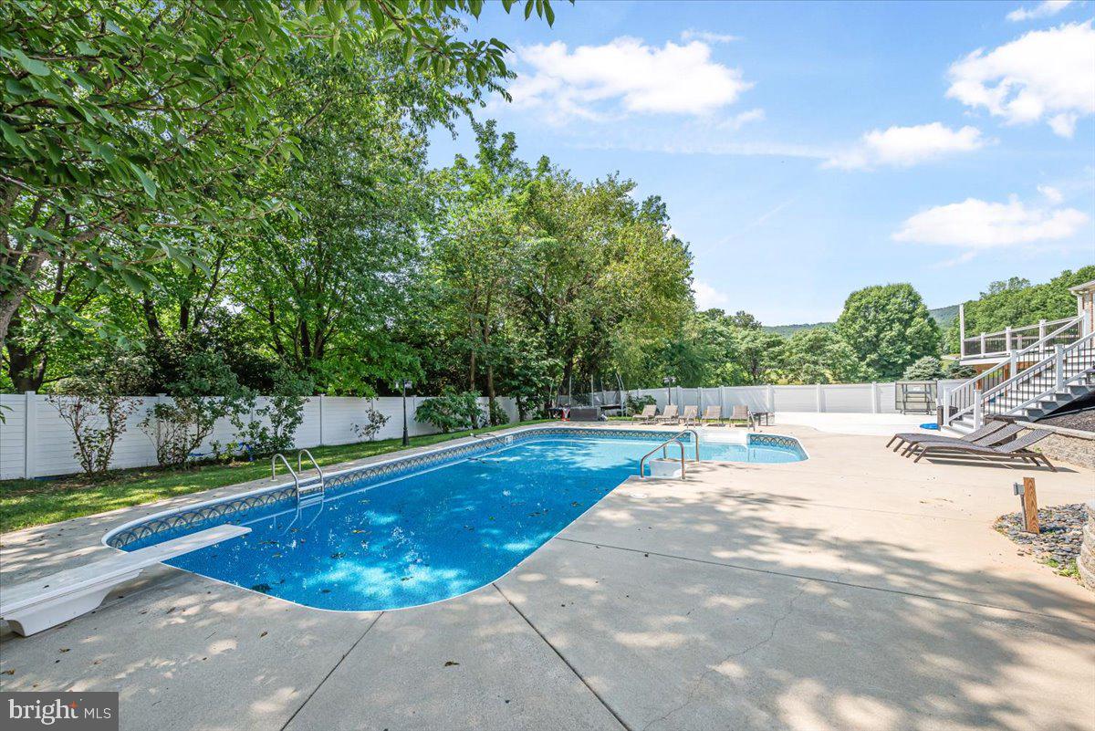 HIGHMEADOWS - Residential