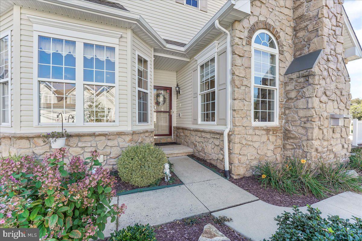 1072 BORDEAUX LANE