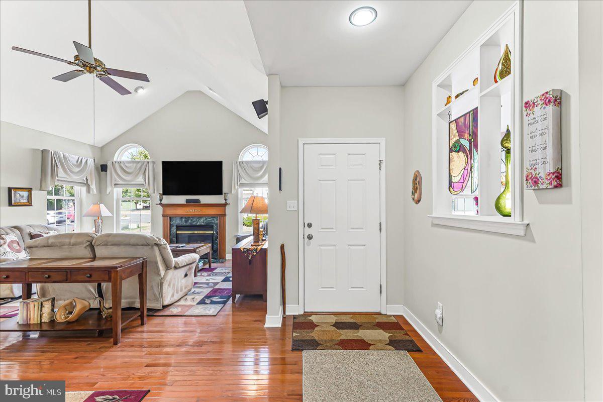 1072 BORDEAUX LANE