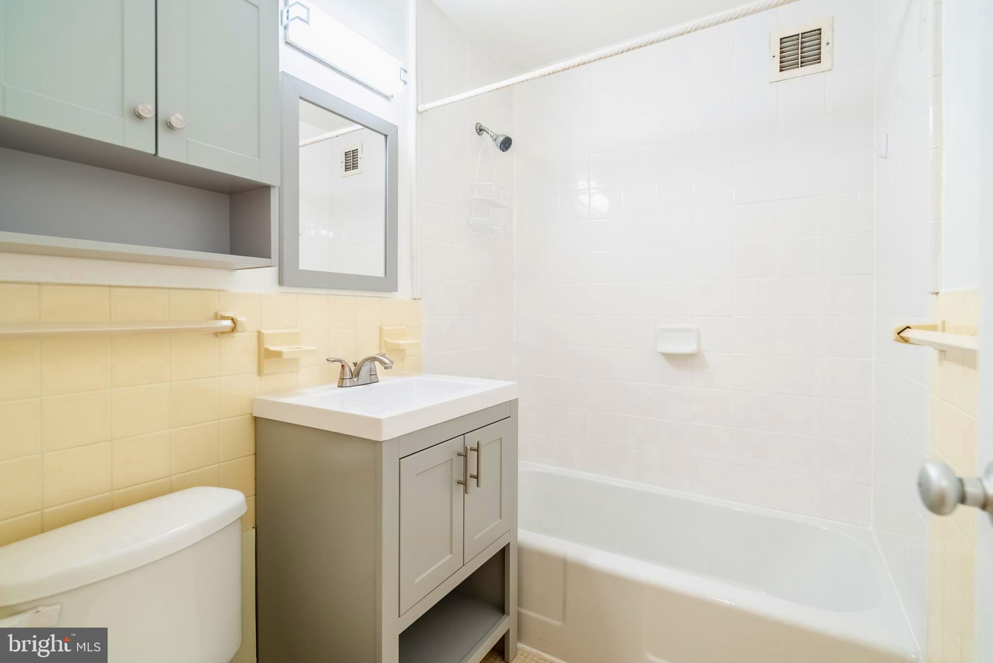 RIVER PLACE - Residential Lease