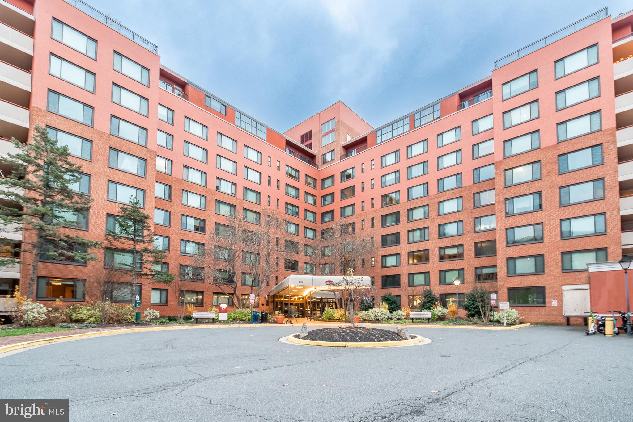 RIVER PLACE - Residential Lease