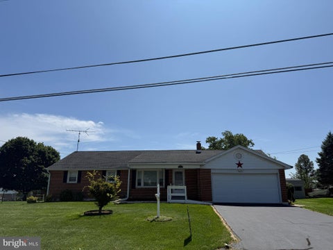 Photo of 112 E Clearview Drive, SHREWSBURY, PA 17361 (MLS # PAYK2113646)
