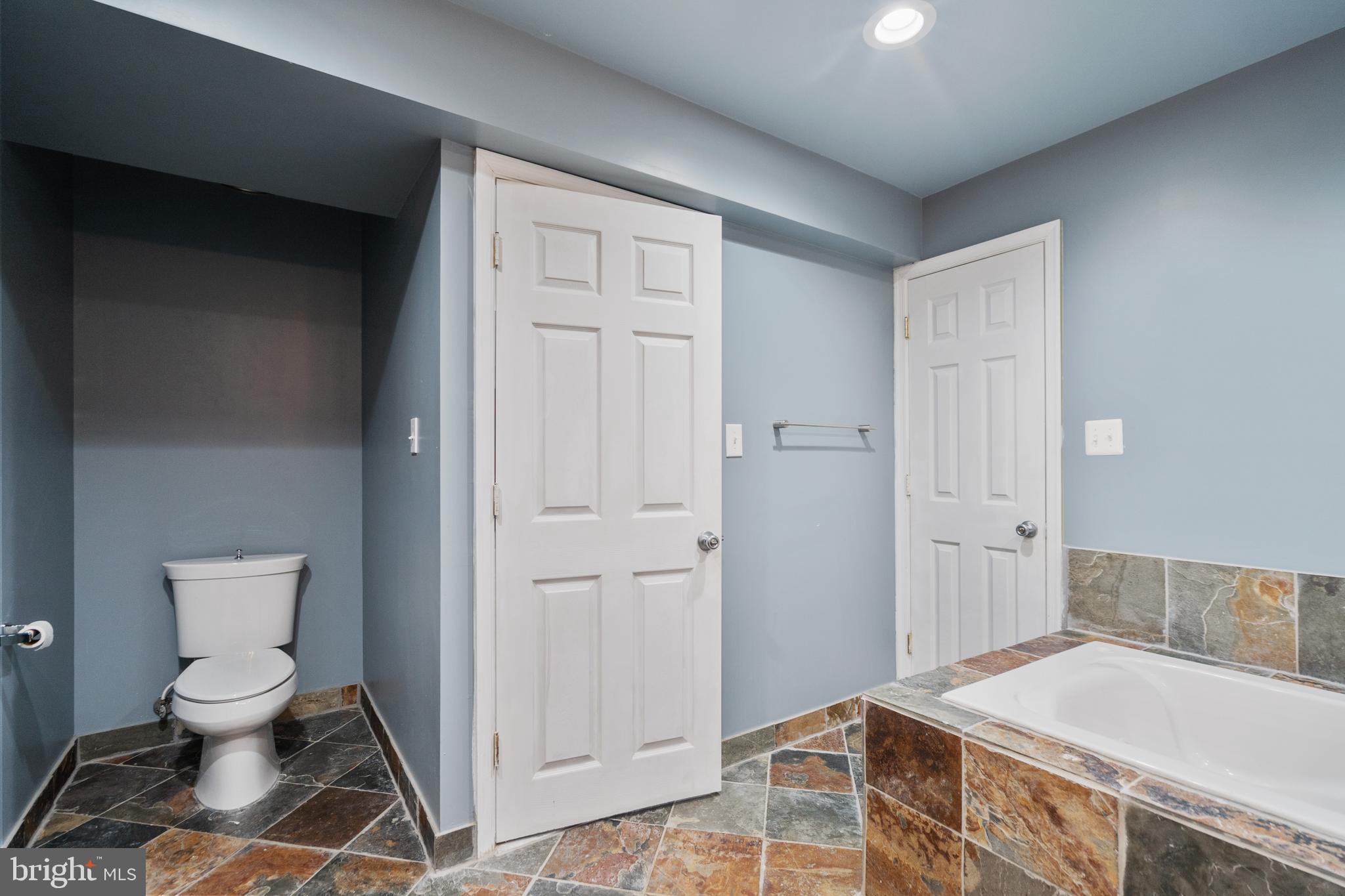 BROADLANDS SOUTH - Residential Lease