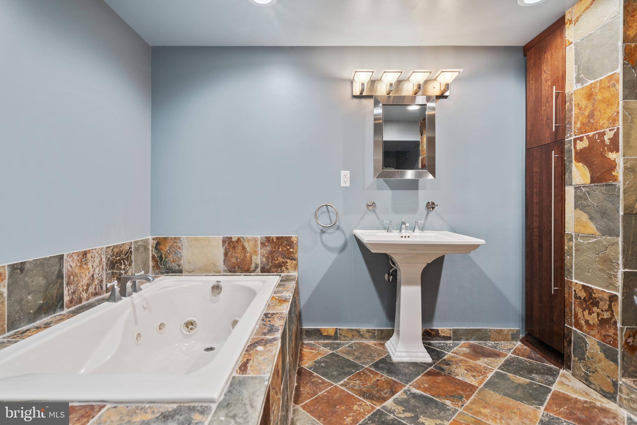 BROADLANDS SOUTH - Residential Lease