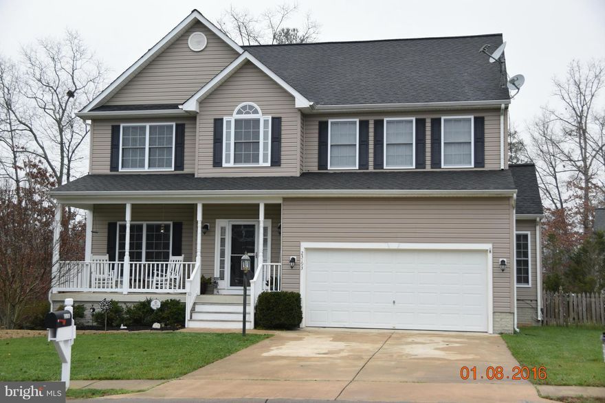 MOVE-IN READY, WELL-MAINTAINED, 4 LEVEL, 5 BEDROOM HOME!  Updated kitchen with GRANITE, ceramic tile, island with breakfast bar; recessed lighting; FINISHED WALKOUT BASEMENT with engineered HARDWOOD floors; large Master, DECK; sprinkler system; FENCED BACKYARD with landscaping; arched doorways, cathedral ceilings, crown molding, and more!