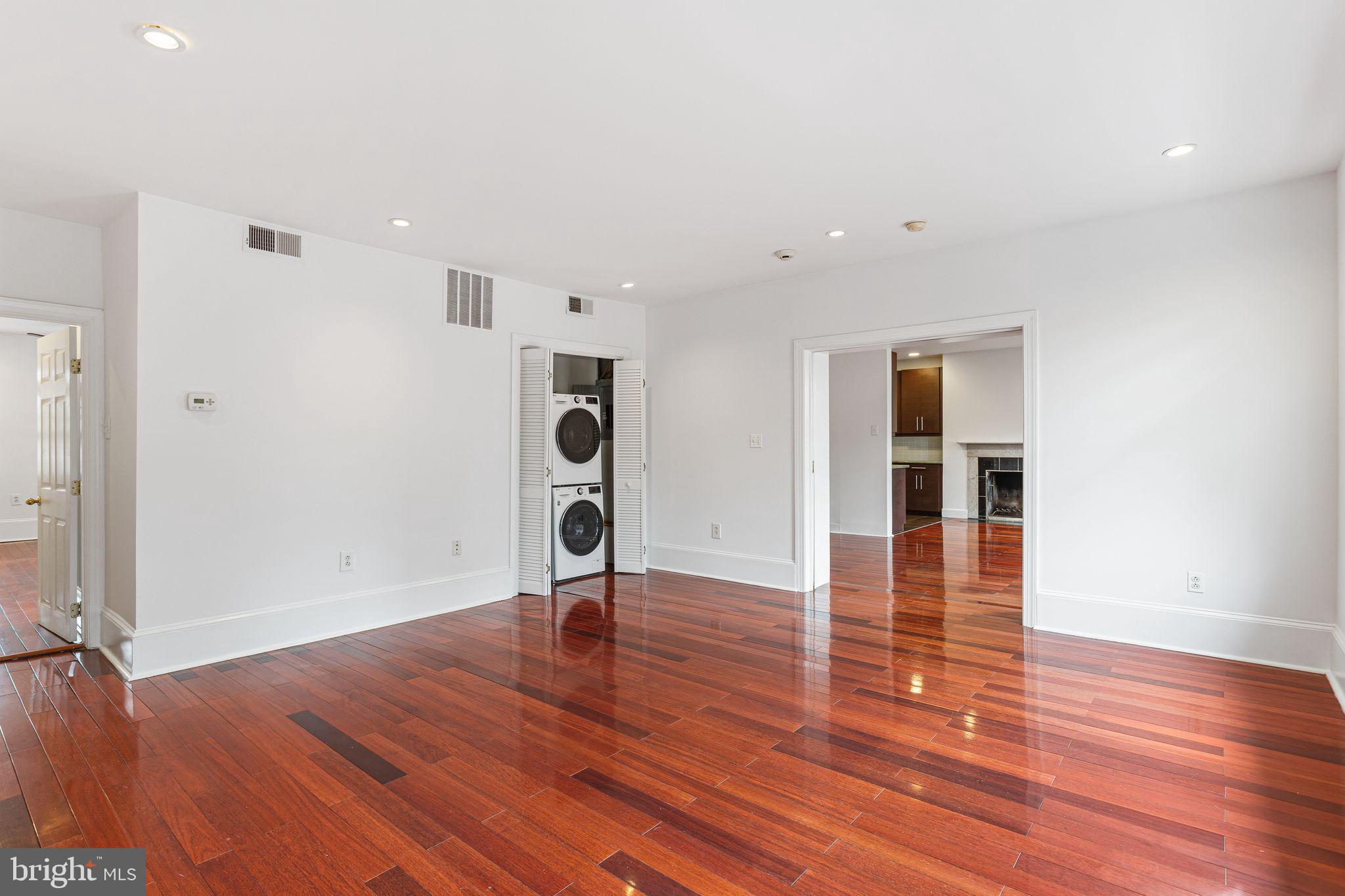 WASHINGTON SQ WEST - Residential