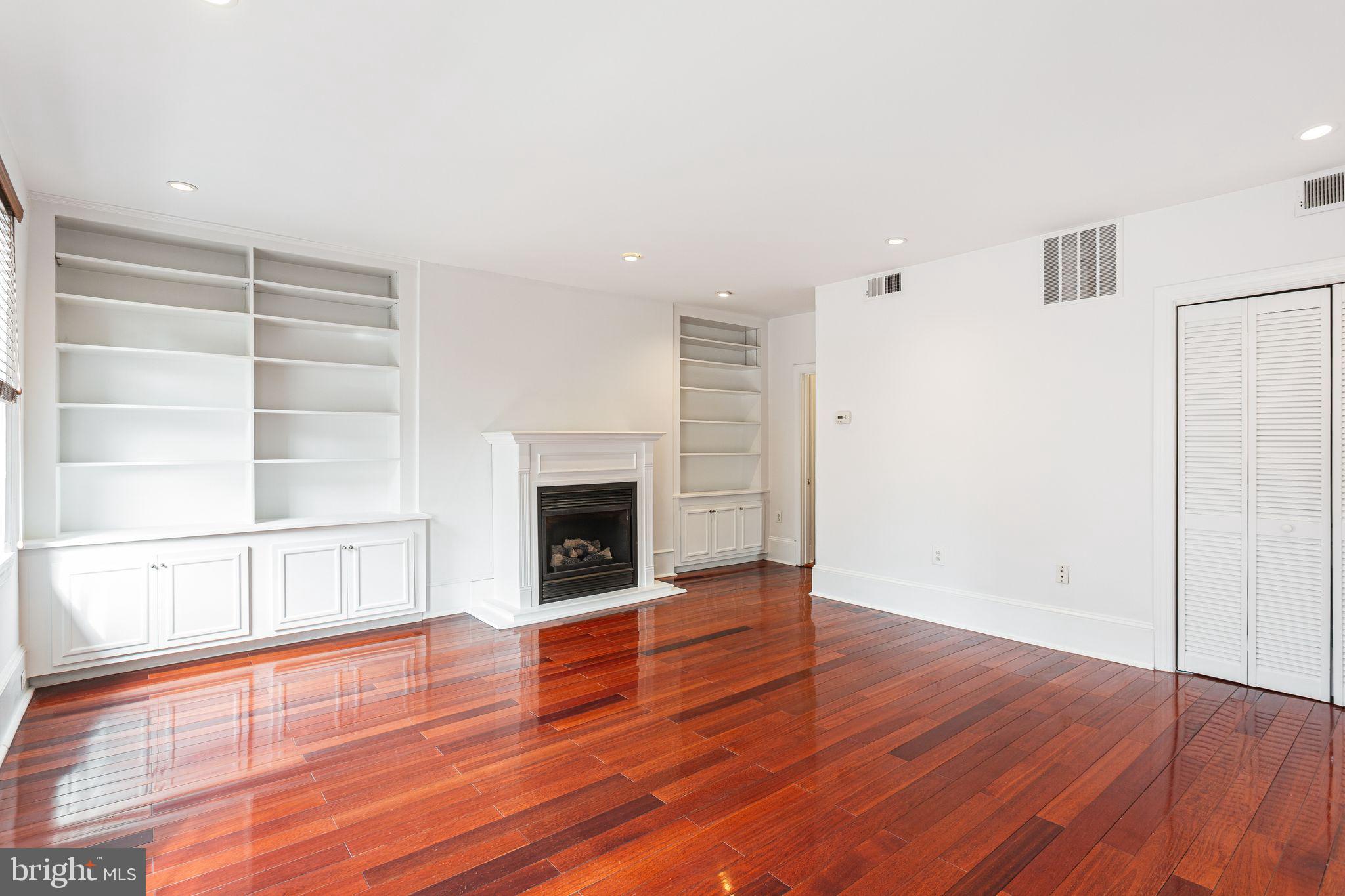 WASHINGTON SQ WEST - Residential