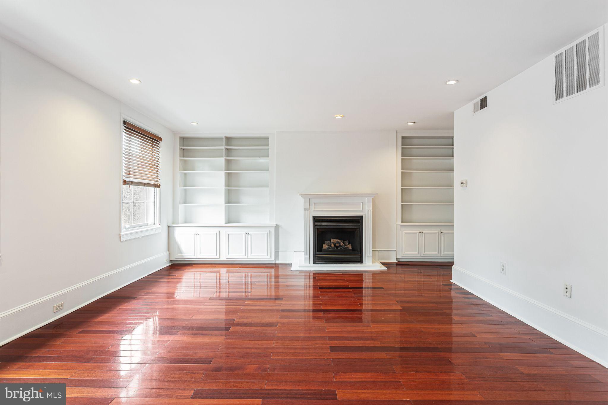 WASHINGTON SQ WEST - Residential